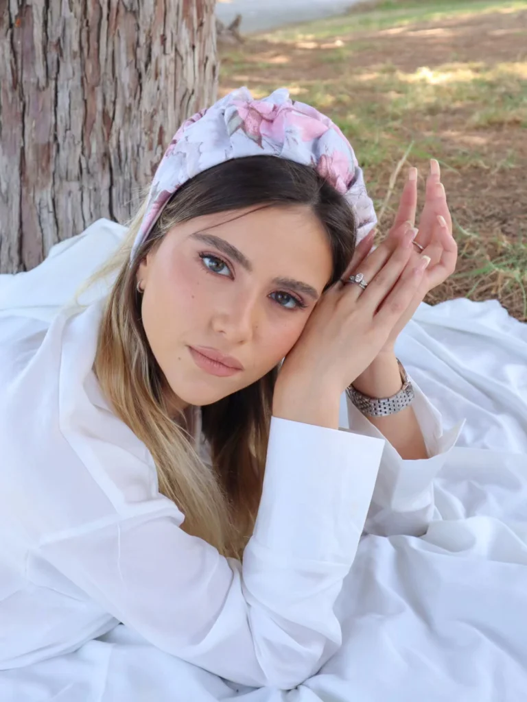 יש דגם אחד שיגרום לך לעצור 🌸
איזה היית בוחרת?
1 2 3 4 או 5 ?

מחכה לשמוע אותך 🤍

#דתיותבסטייל
#כיסויראש
#דתיותבשיק 
#קשתותמעוצבות 
#סיהבוטיק